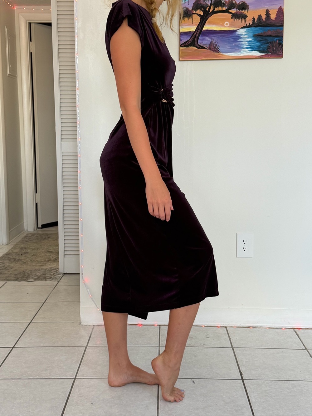 Elegant Violet Velvet One-Shoulder Midi Dress with Side Slit - Picture 2 of 6